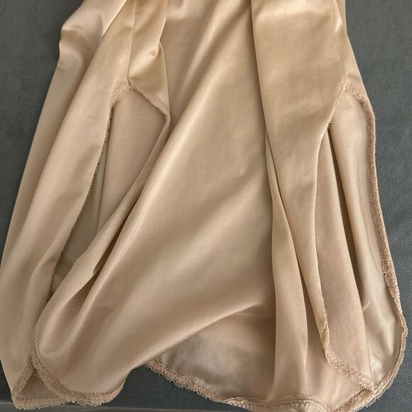 Vintage Lorraine Half Slip Size Small Beige High Slits Lace Nylon Stretch Lace - Picture 7 of 10